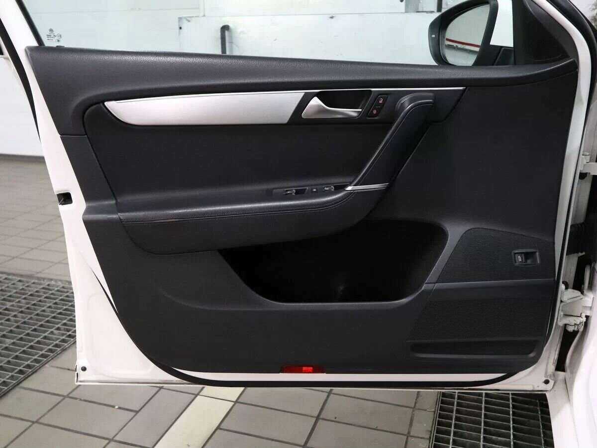 Купить Volkswagen Passat, 2011, 229 000 км, фото №3