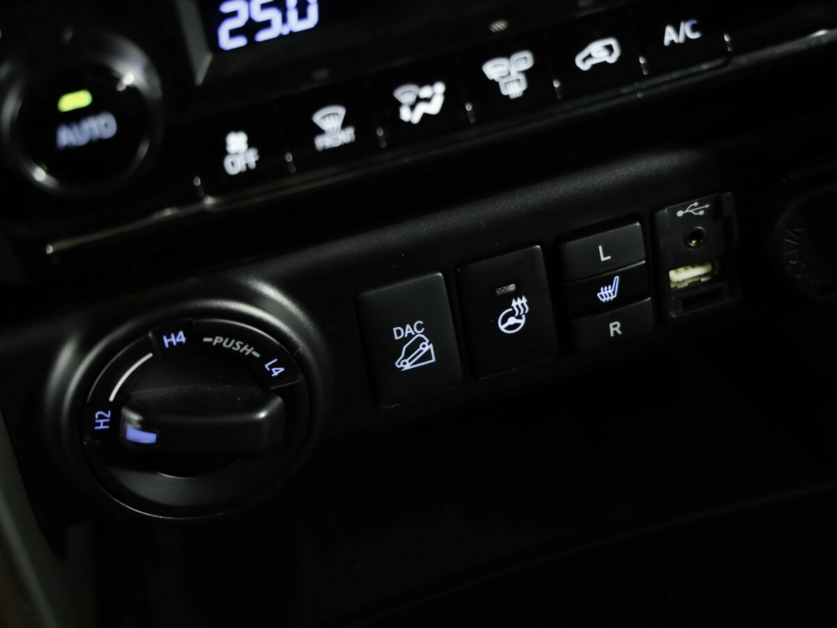 Купить Toyota Fortuner II, 2017, 126 805 км, фото №17