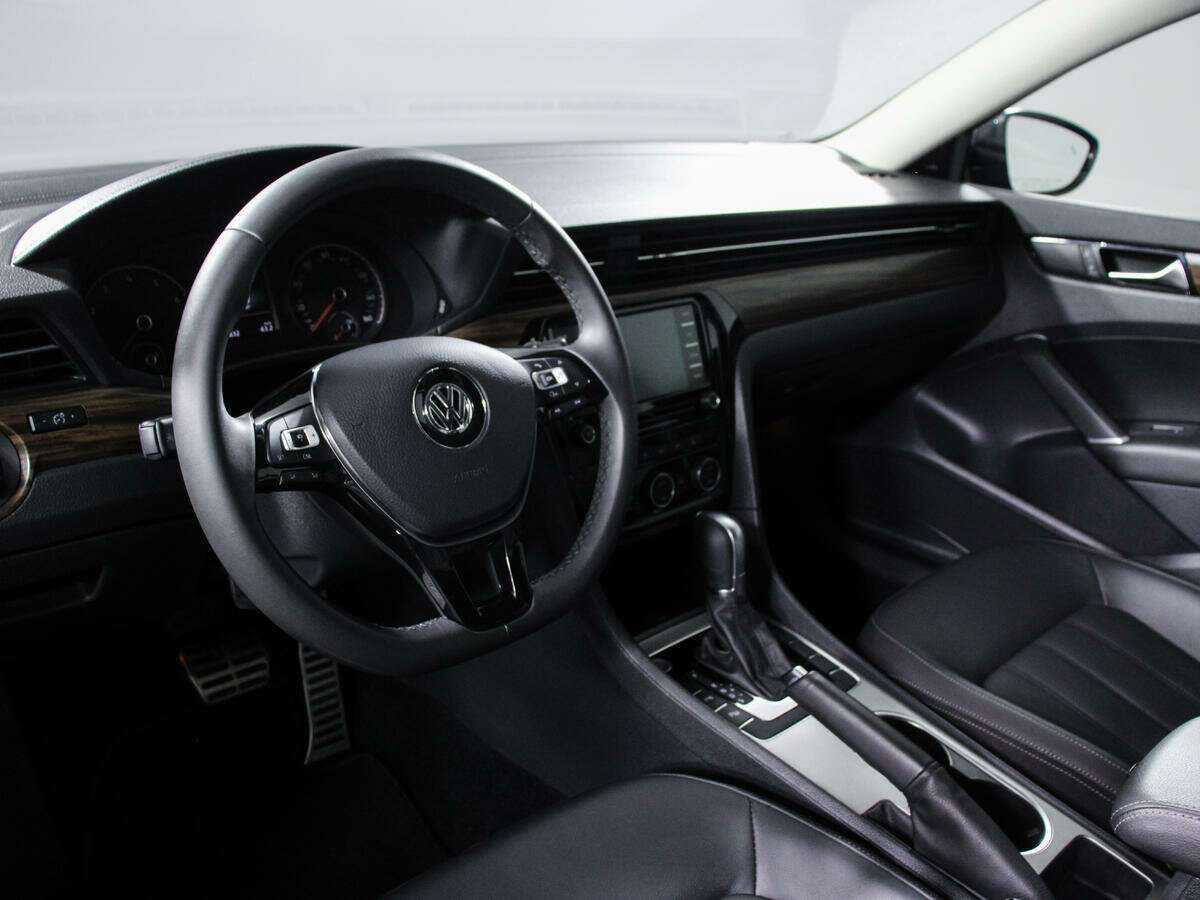 Купить Volkswagen Passat (North America and China), 2021, 12 832 км, фото №9