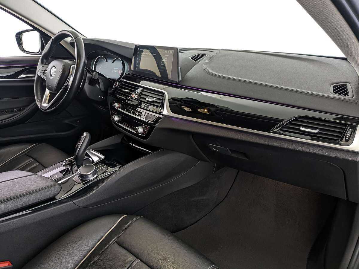 Купить BMW 5 серии 520d, 2019, 156 275 км, фото №9