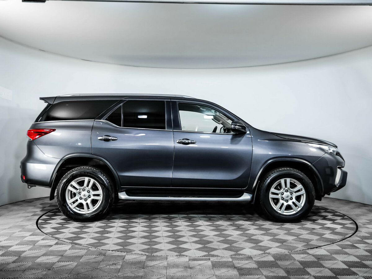 Купить Toyota Fortuner II, 2017, 126 805 км, фото №4