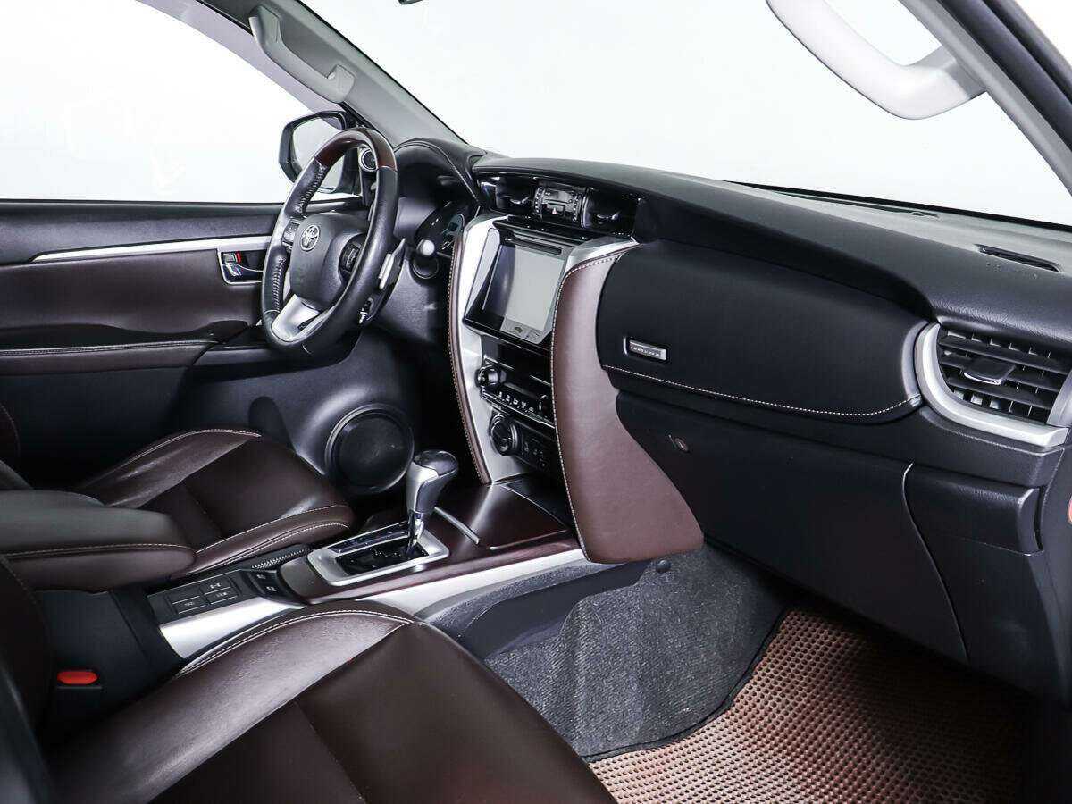 Купить Toyota Fortuner, 2017, 128 498 км, фото №9