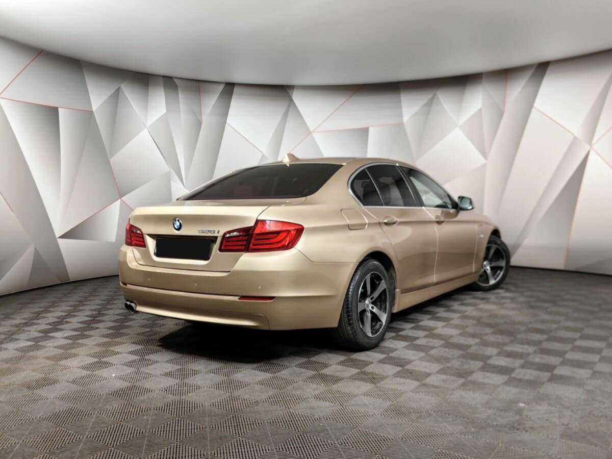 Купить BMW 5 серии 528i, 2011, 178 381 км, фото №2