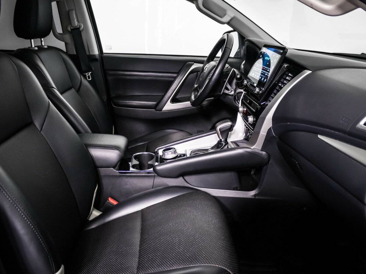 Купить Mitsubishi Pajero Sport III Рестайлинг, 2020, 13 000 км, фото №10