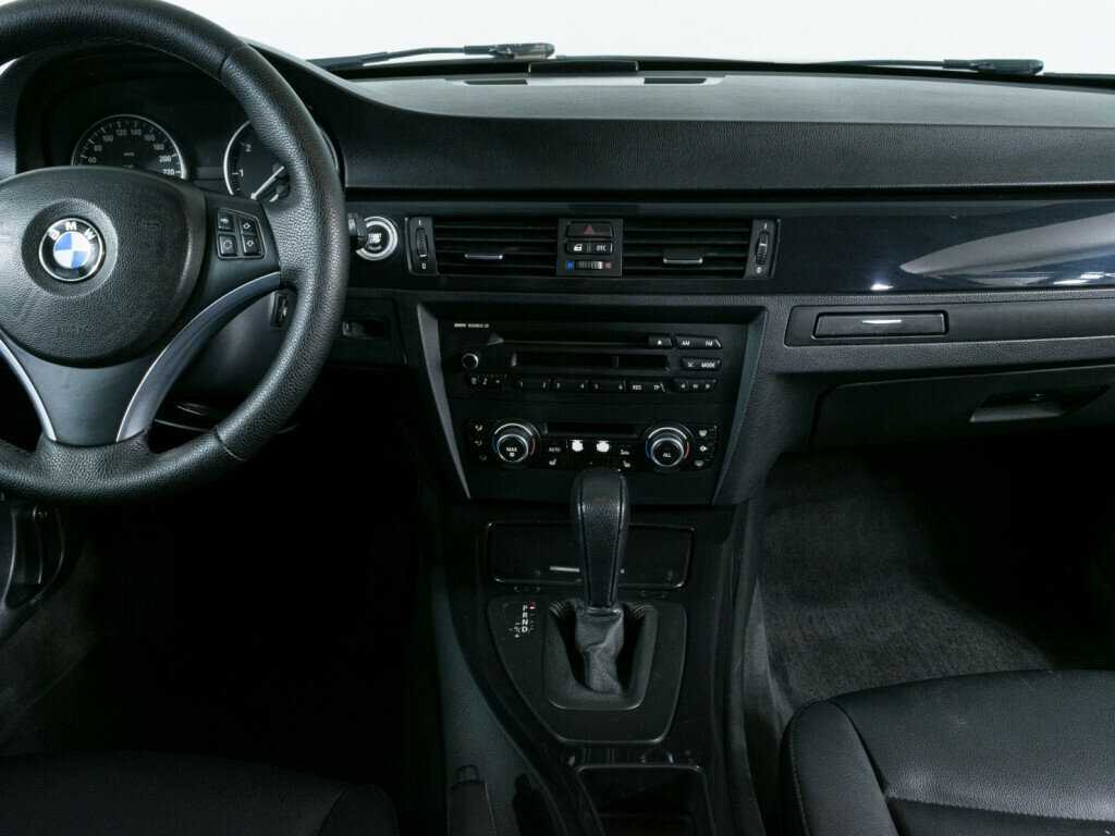 Купить BMW 3 серии 320i, 2010, 285 845 км, фото №9