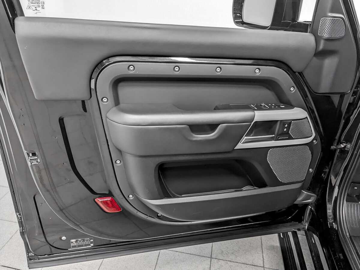 Купить Land Rover Defender 90, 2021, 42 933 км, фото №18