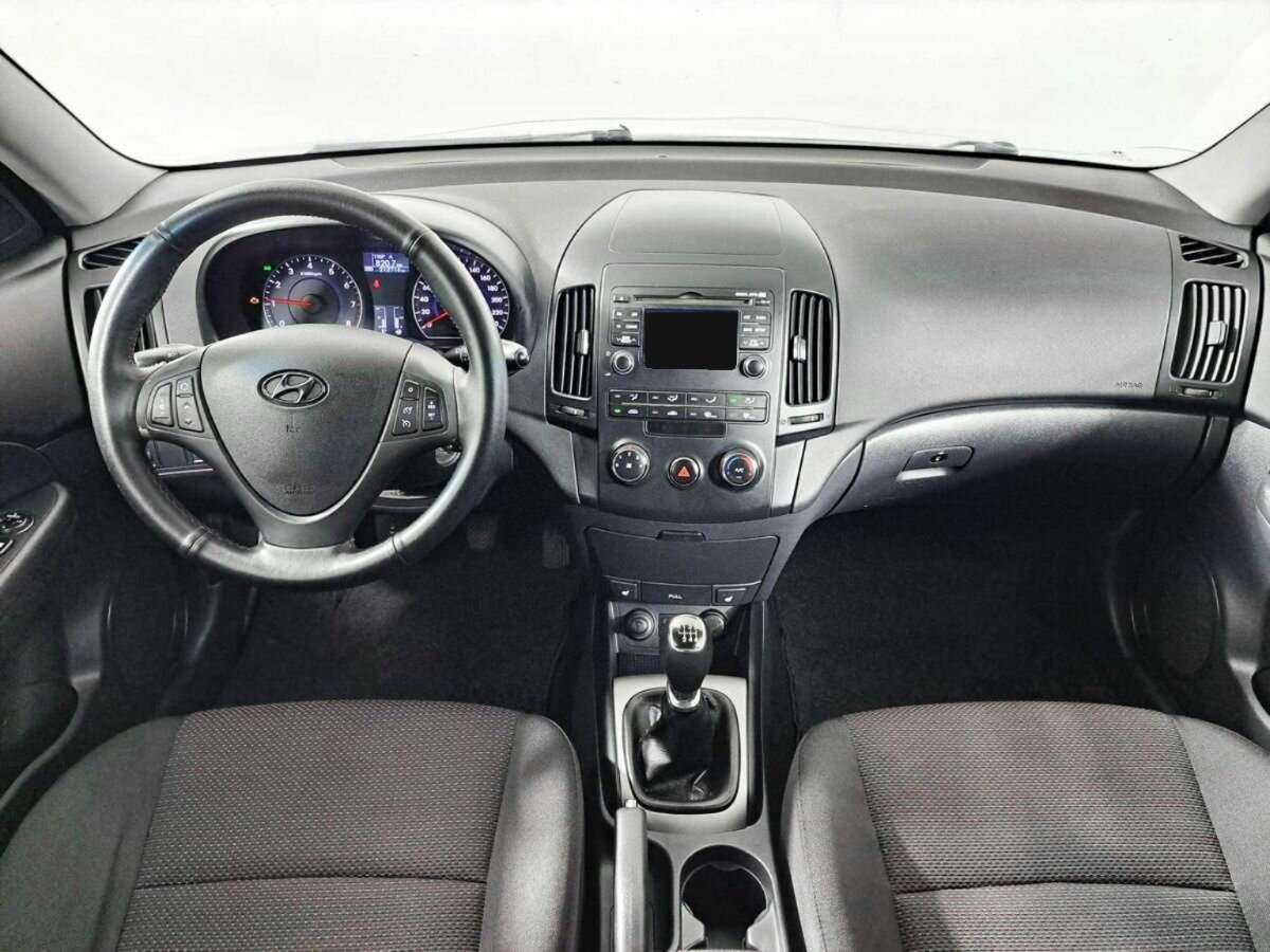 Купить Hyundai i30, 2011, 212 800 км, фото №14