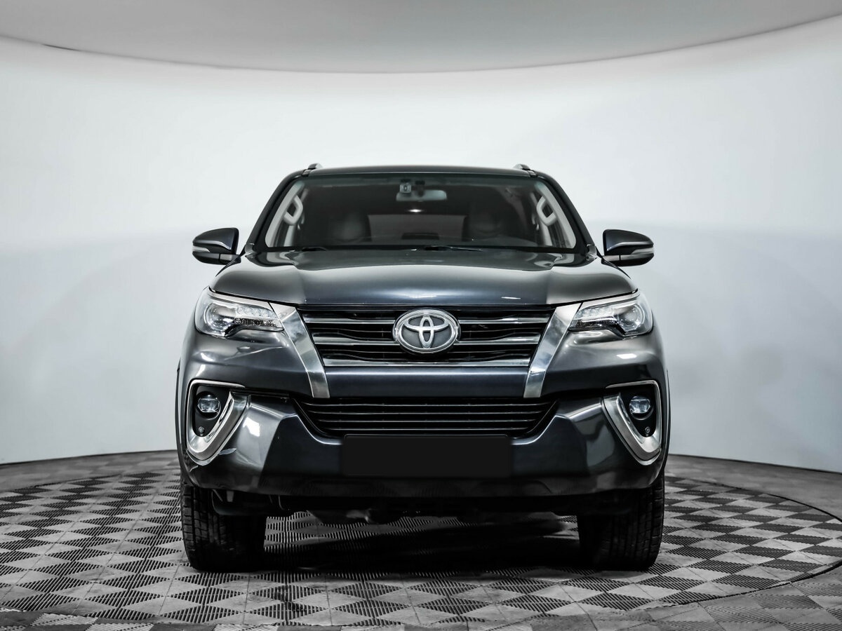 Купить Toyota Fortuner II, 2017, 126 805 км, фото №2