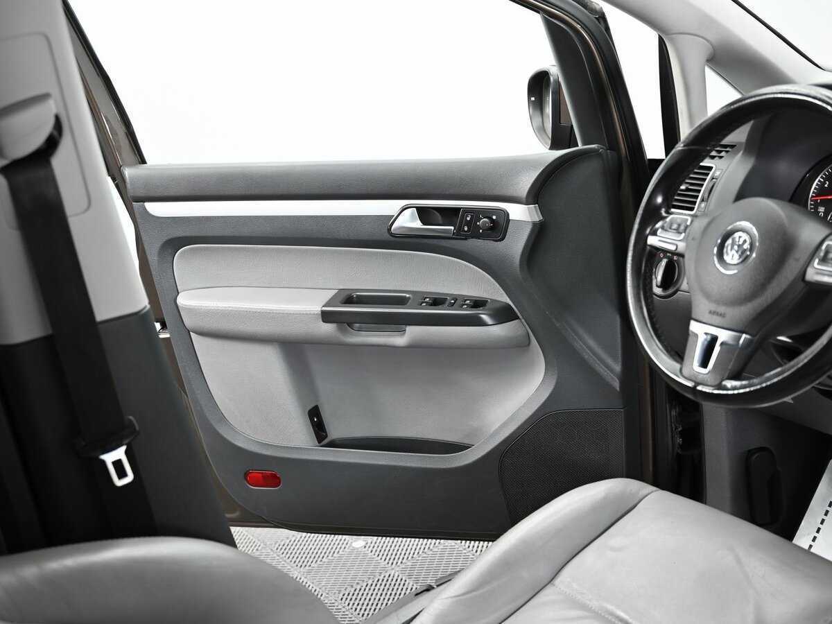 Купить Volkswagen Touran, 2012, 158 000 км, фото №5