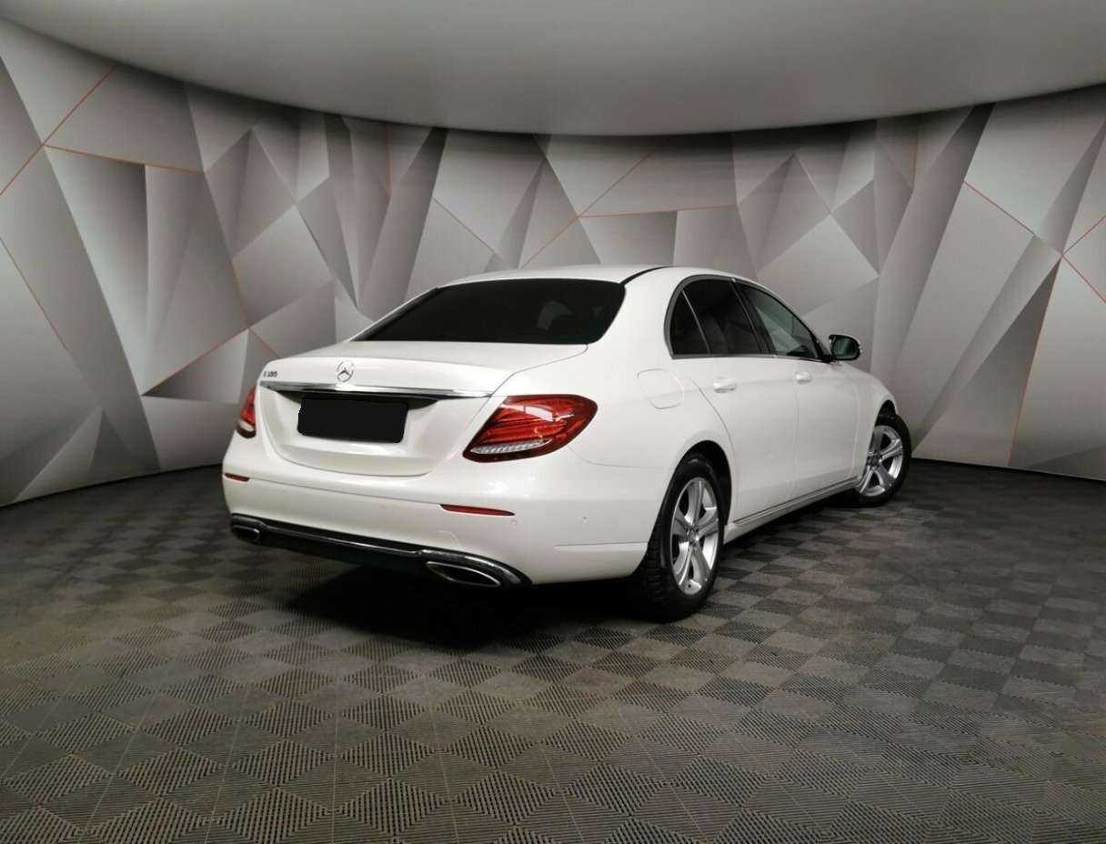 Купить Mercedes-Benz E-Класс 300, 2017, 77 793 км, фото №2