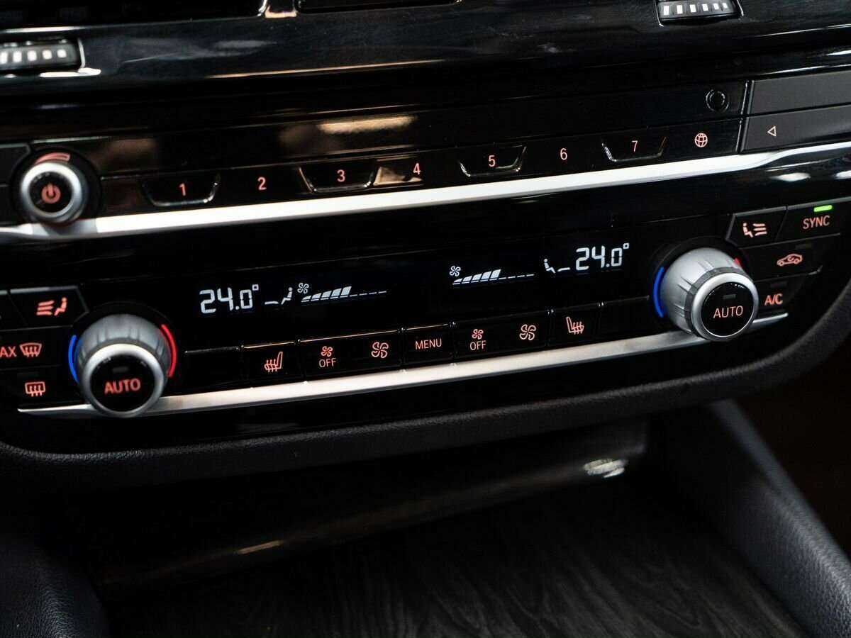 Купить BMW 5 серии 520d, 2019, 146 239 км, фото №11