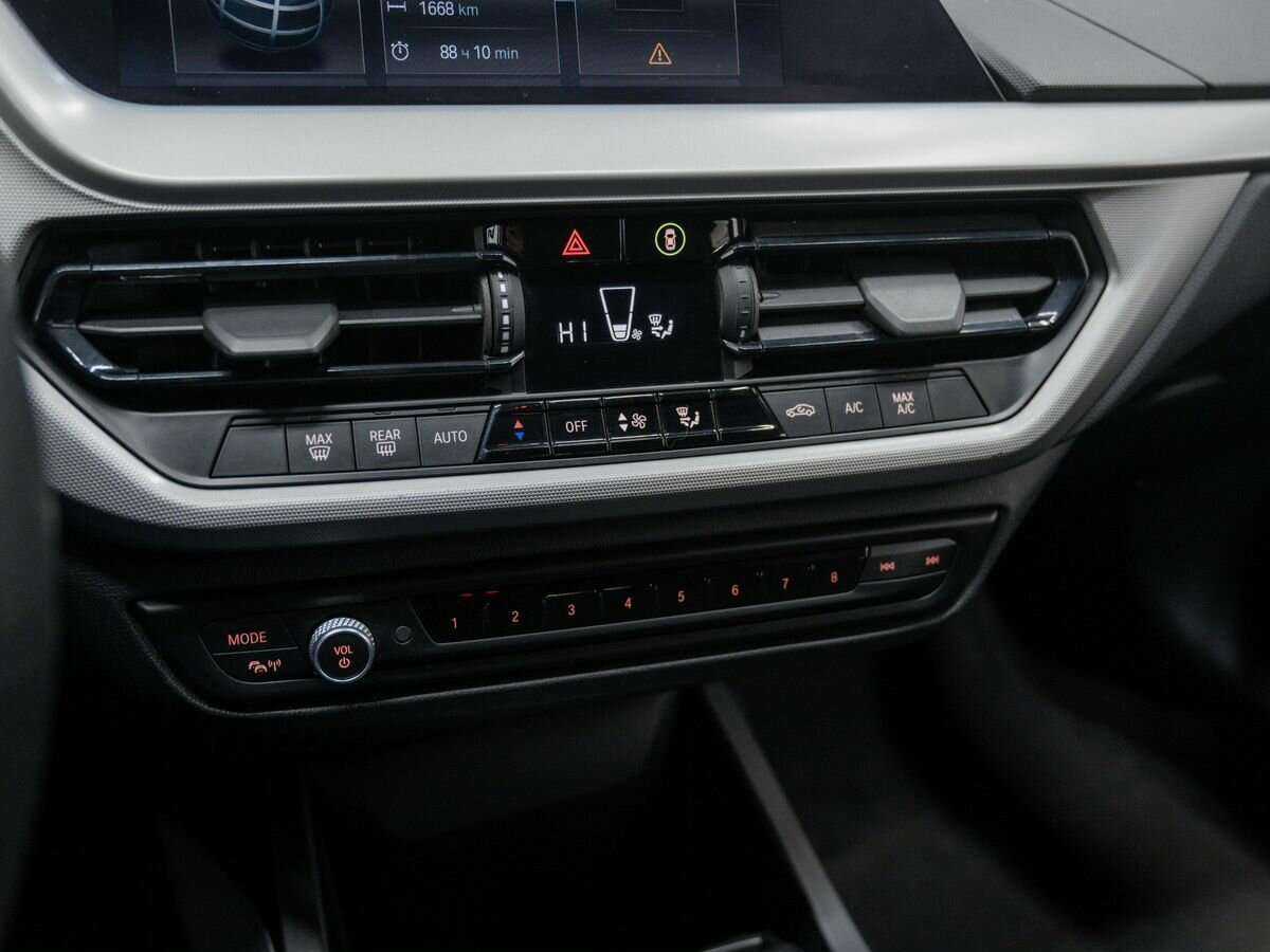 Купить BMW 1 серии 118i, 2019, 158 610 км, фото №19