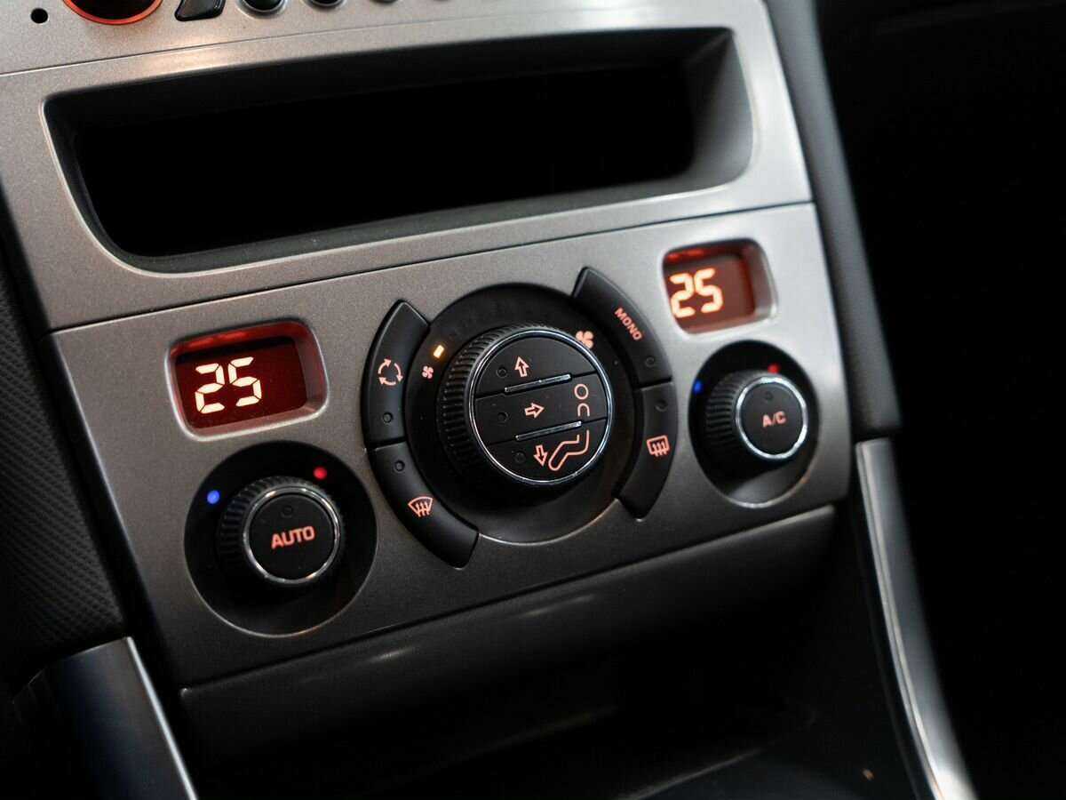 Купить Peugeot 308, 2011, 159 653 км, фото №11