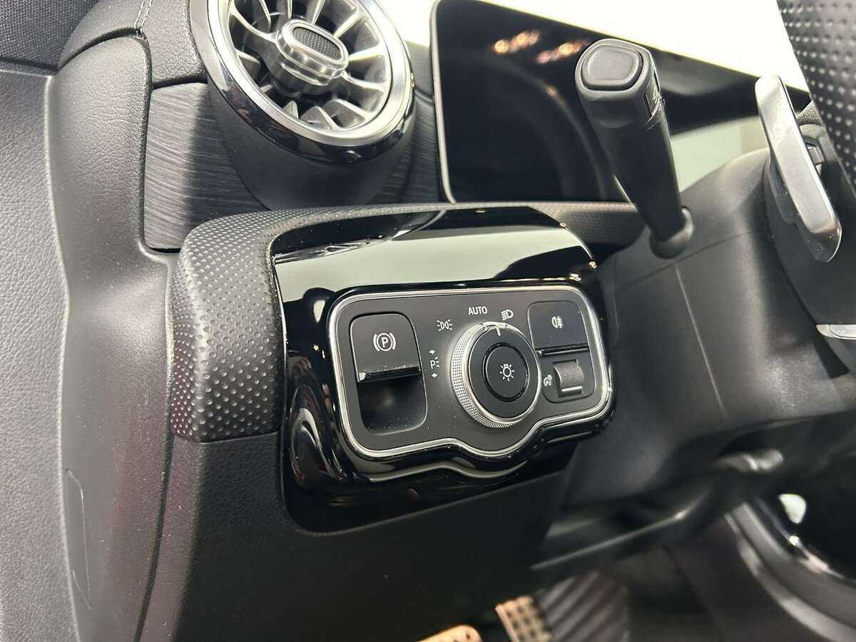 Купить Mercedes-Benz CLA 200, 2019, 44 997 км, фото №9