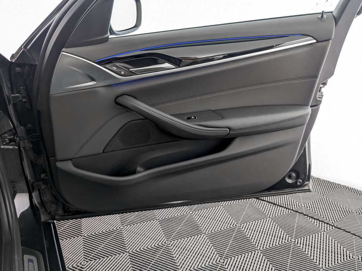 Купить BMW 5 серии 520d, 2019, 81 388 км, фото №23