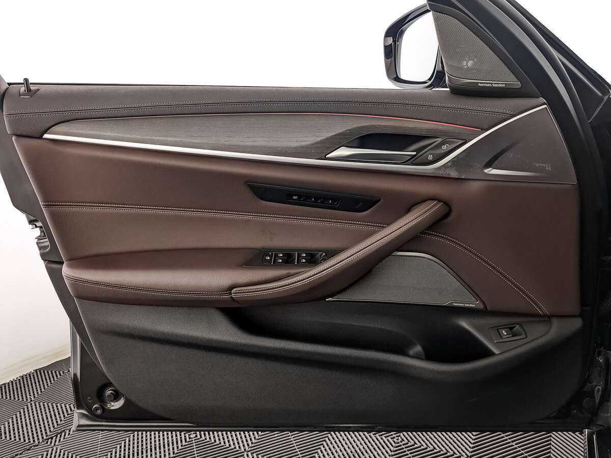 Купить BMW 5 серии 530d xDrive, 2020, 84 306 км, фото №13