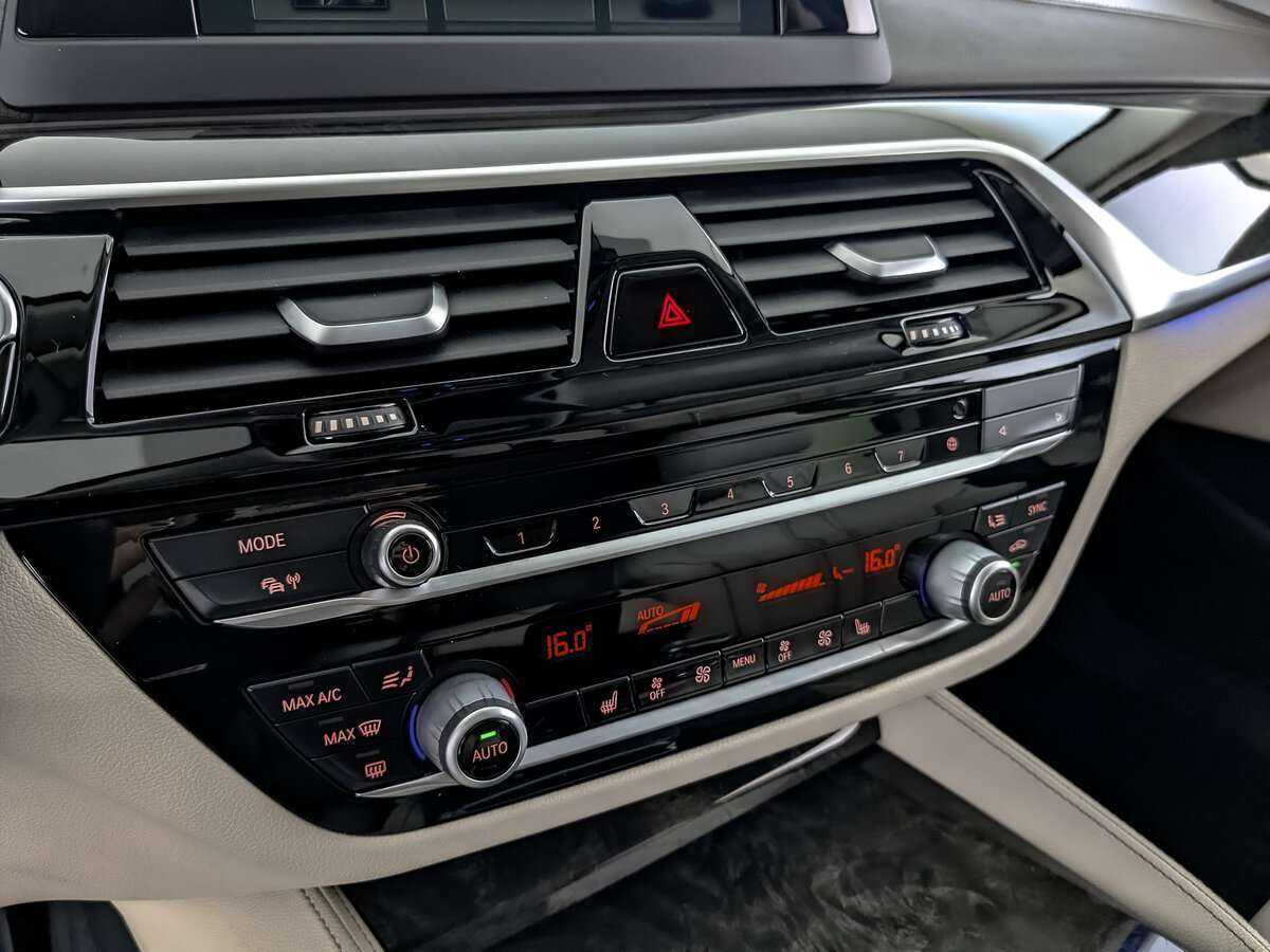 Купить BMW 5 серии 520i, 2017, 114 874 км, фото №17