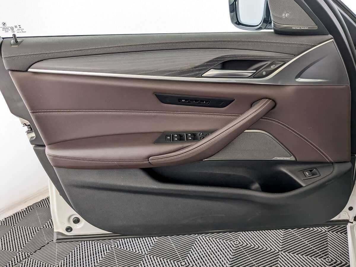 Купить BMW 5 серии 530d xDrive, 2020, 64 100 км, фото №15