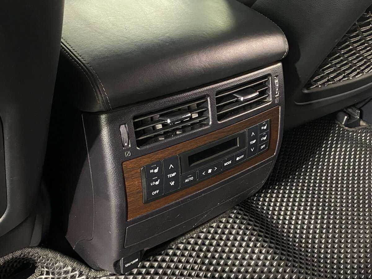 Купить Toyota Land Cruiser, 2017, 200 149 км, фото №11