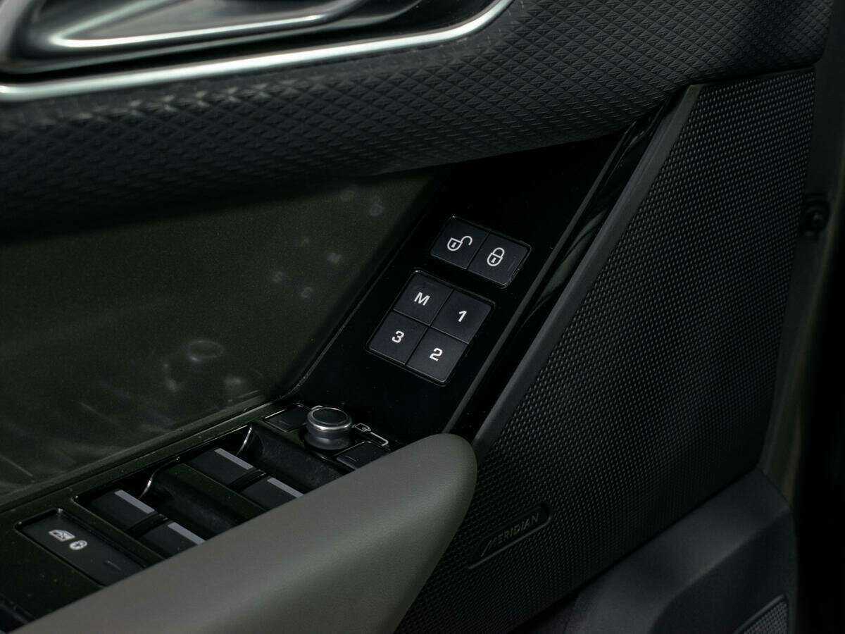 Купить Land Rover Range Rover Velar, 2018, 79 601 км, фото №19