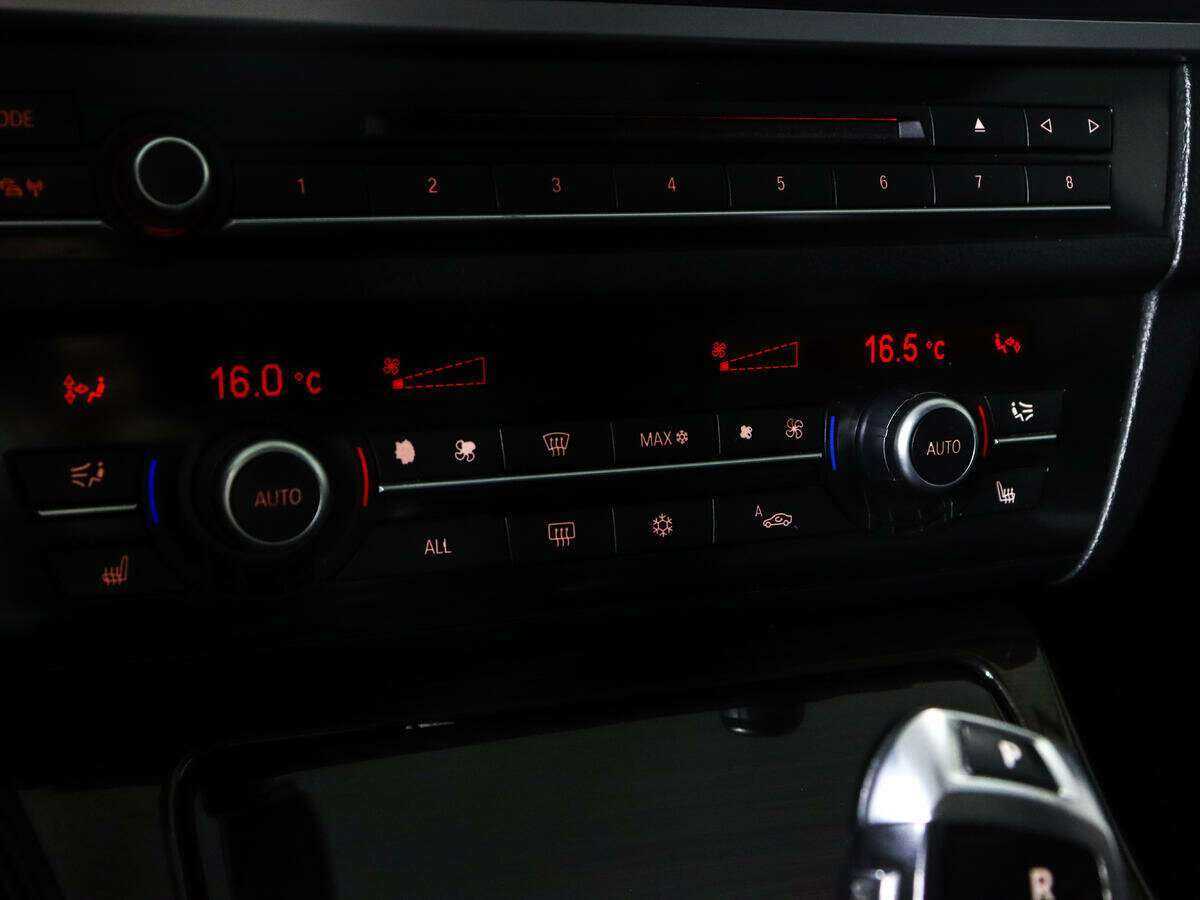 Купить BMW 5 серии 523i, 2011, 239 272 км, фото №17