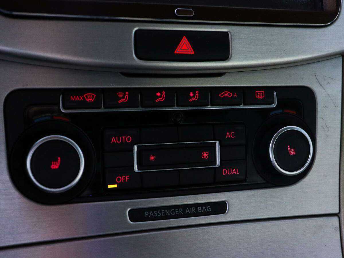 Купить Volkswagen Passat CC, 2011, 148 000 км, фото №18