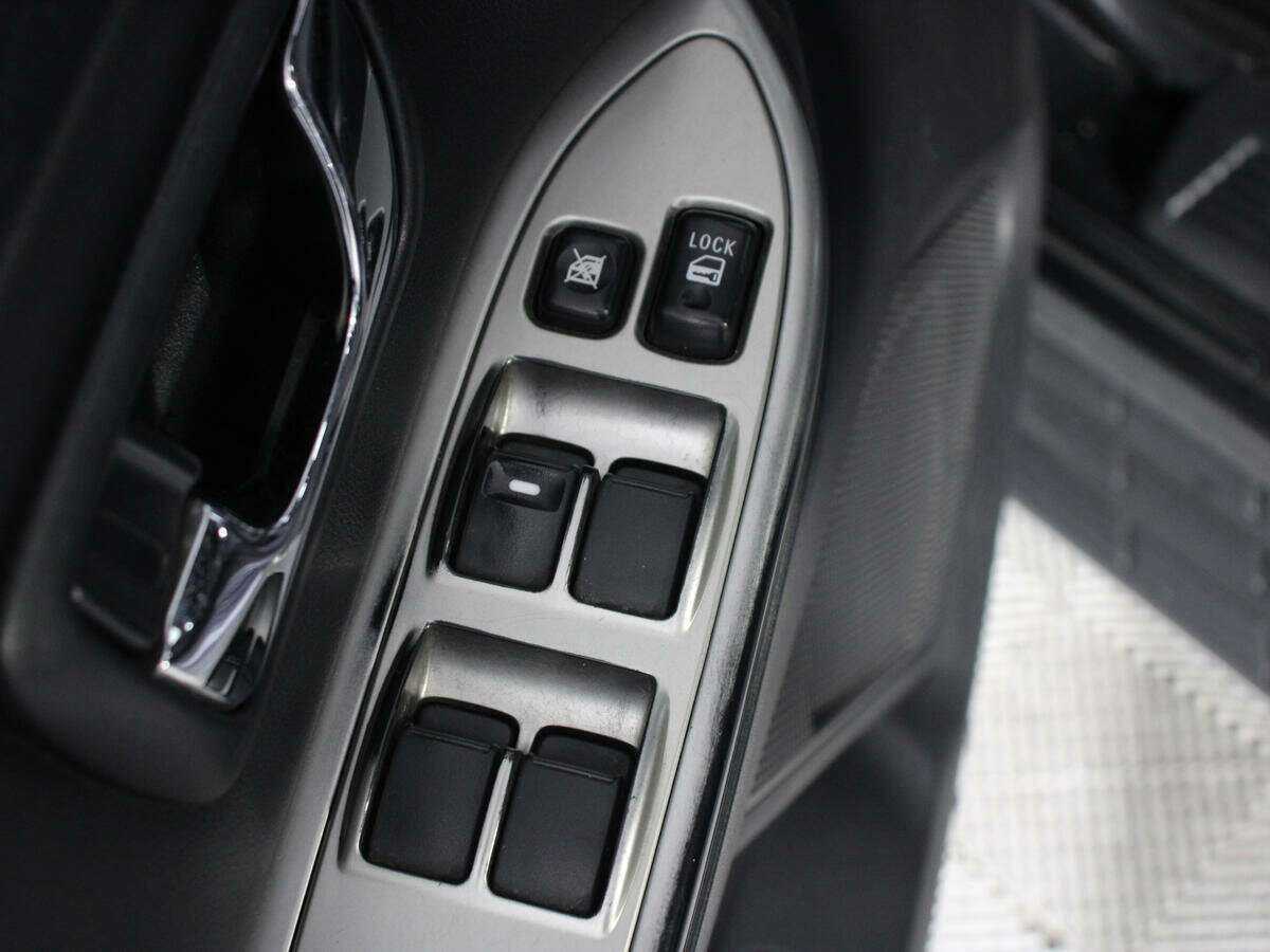 Купить Mitsubishi Pajero, 2011, 284 635 км, фото №14