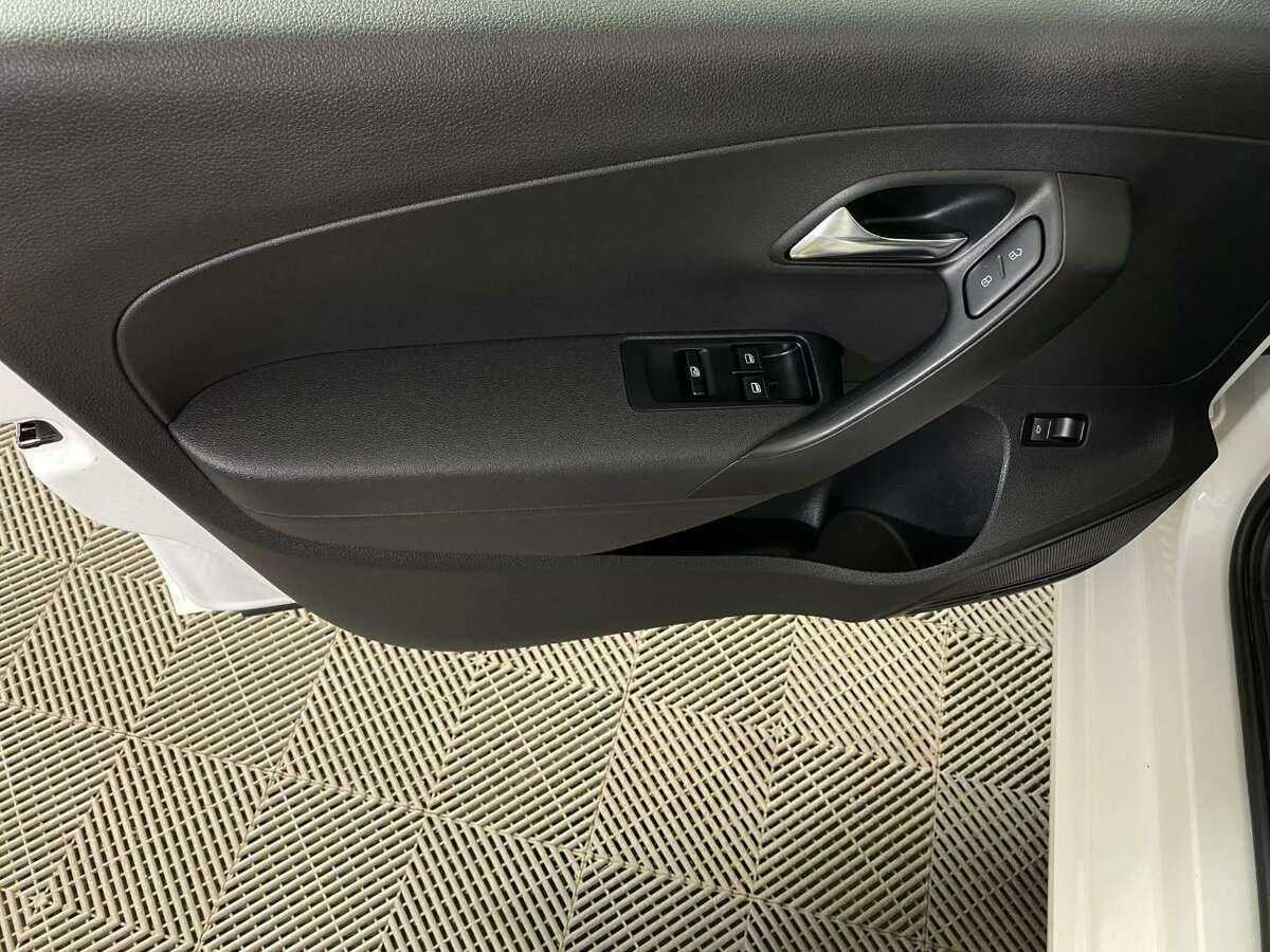 Купить Volkswagen Polo, 2011, 11 938 км, фото №6