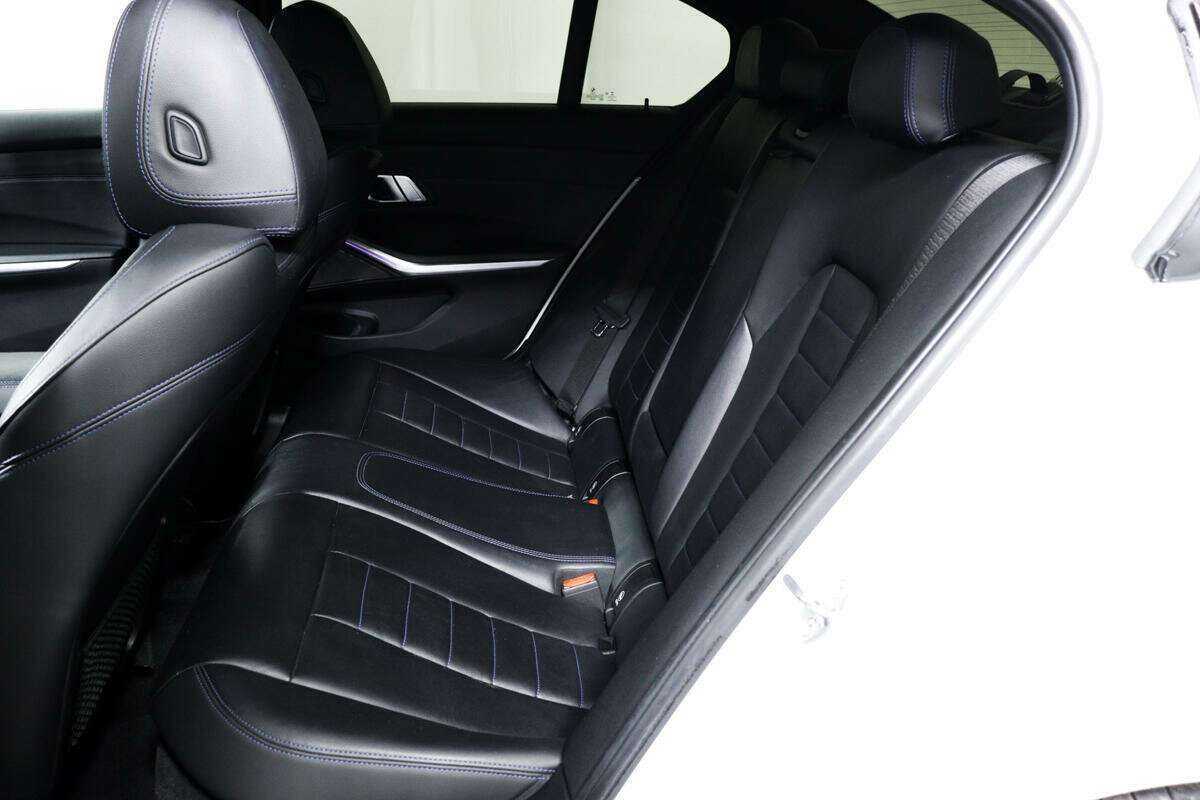 Купить BMW 3 серии 330i, 2019, 111 010 км, фото №12