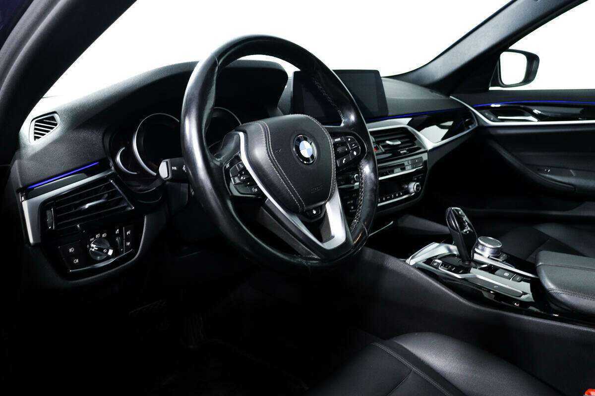Купить BMW 5 серии 530i xDrive, 2017, 133 960 км, фото №12