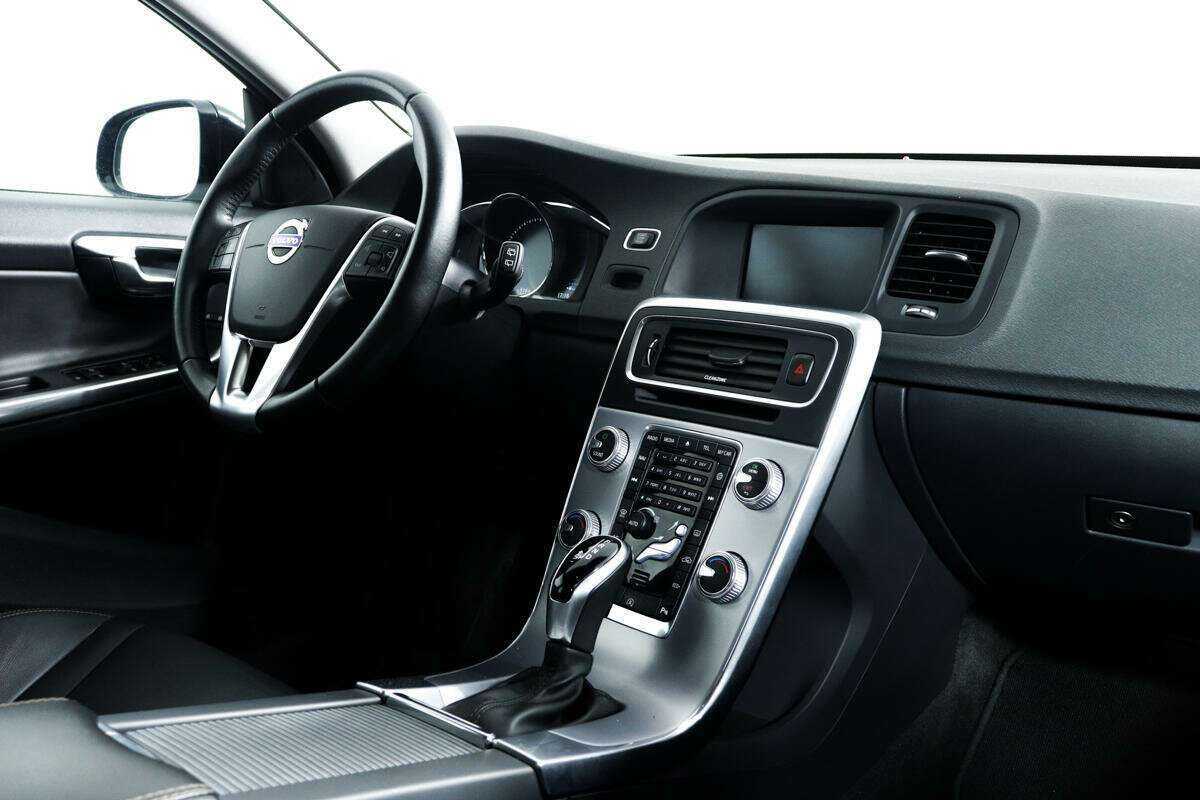 Купить Volvo V60 Cross Country, 2018, 150 380 км, фото №7