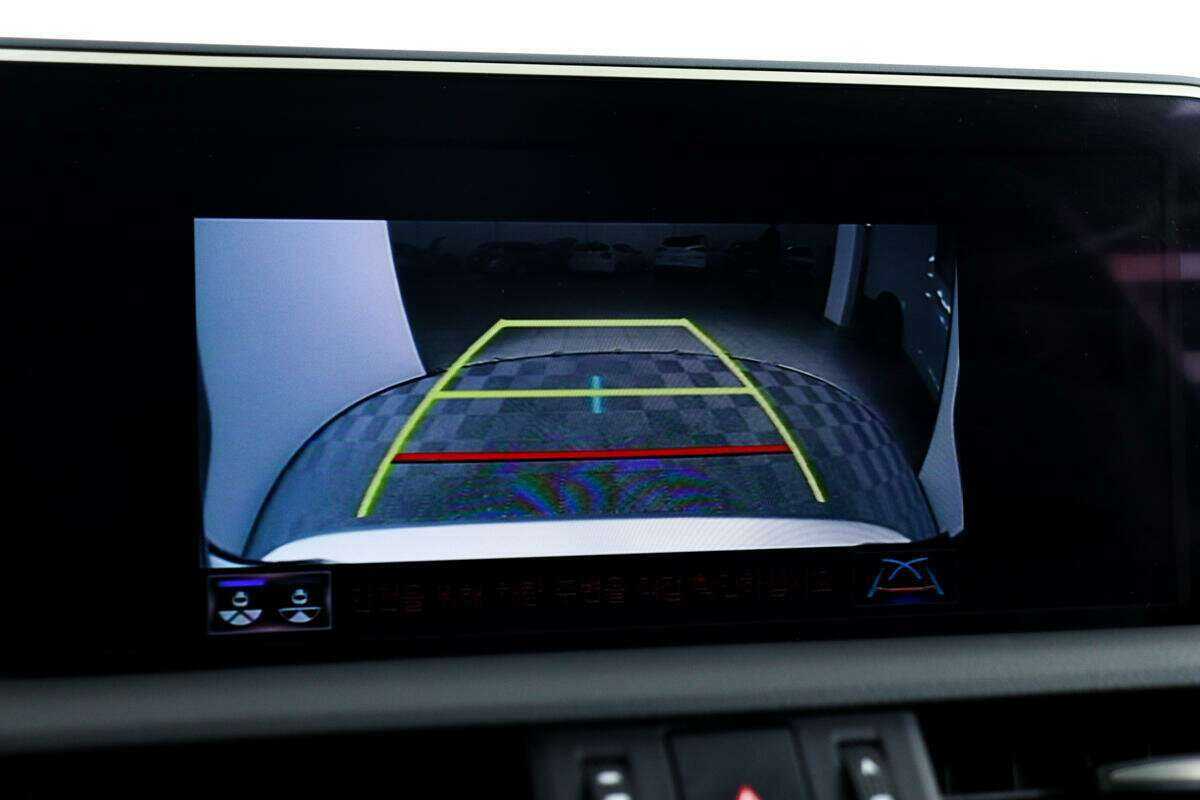 Купить Lexus ES 300h, 2018, 90 630 км, фото №14