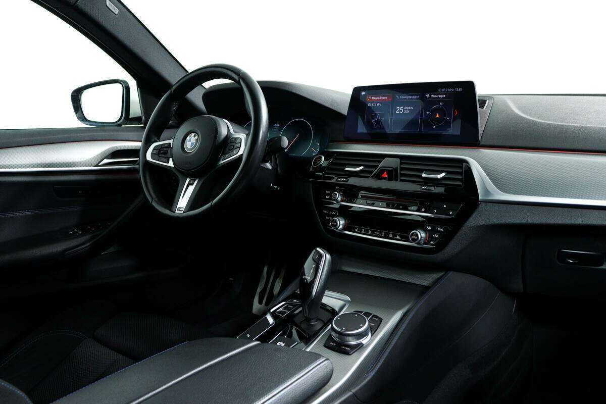 Купить BMW 5 серии 530i xDrive, 2019, 84 352 км, фото №9