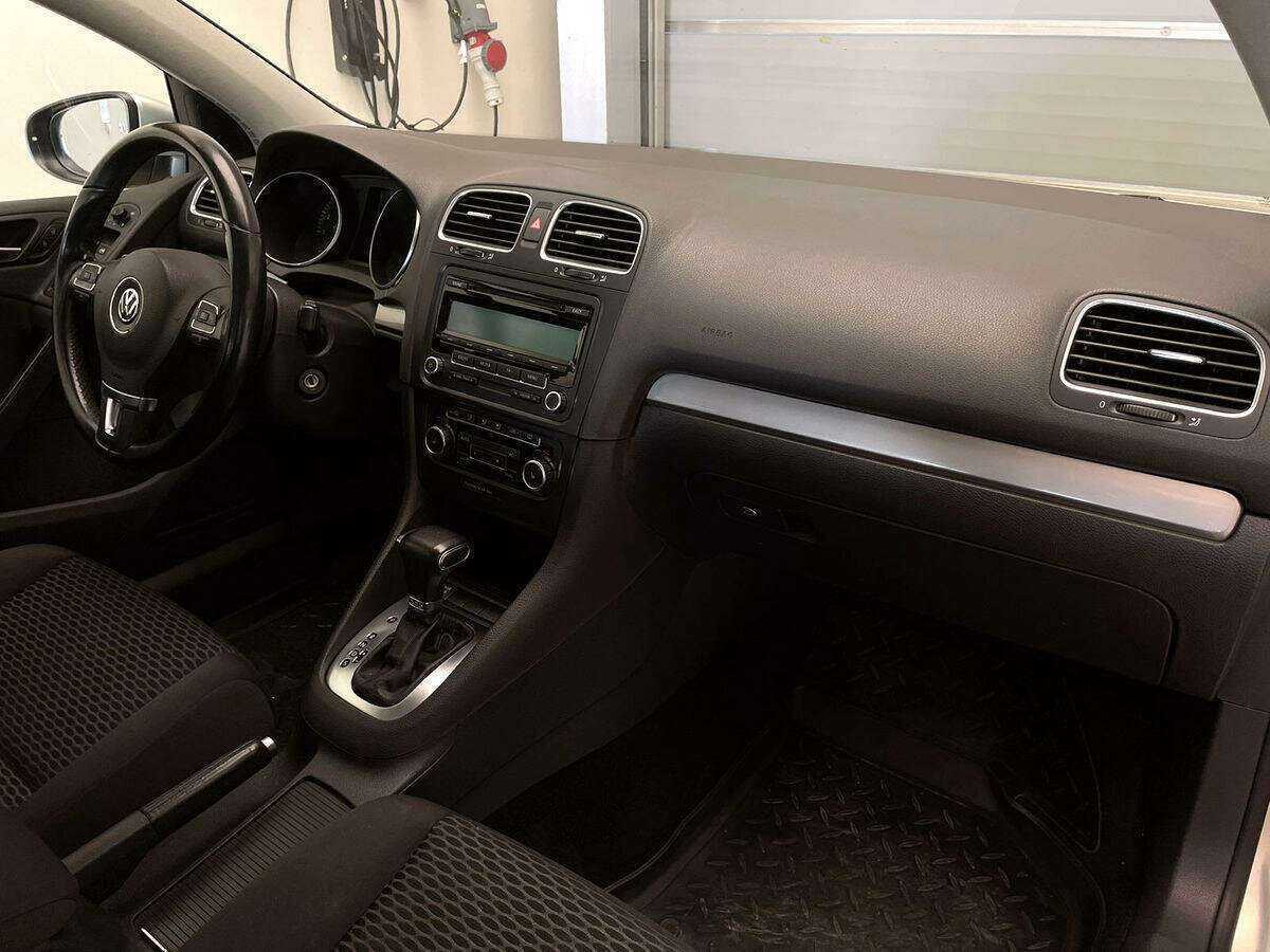 Купить Volkswagen Golf, 2010, 81 781 км, фото №7