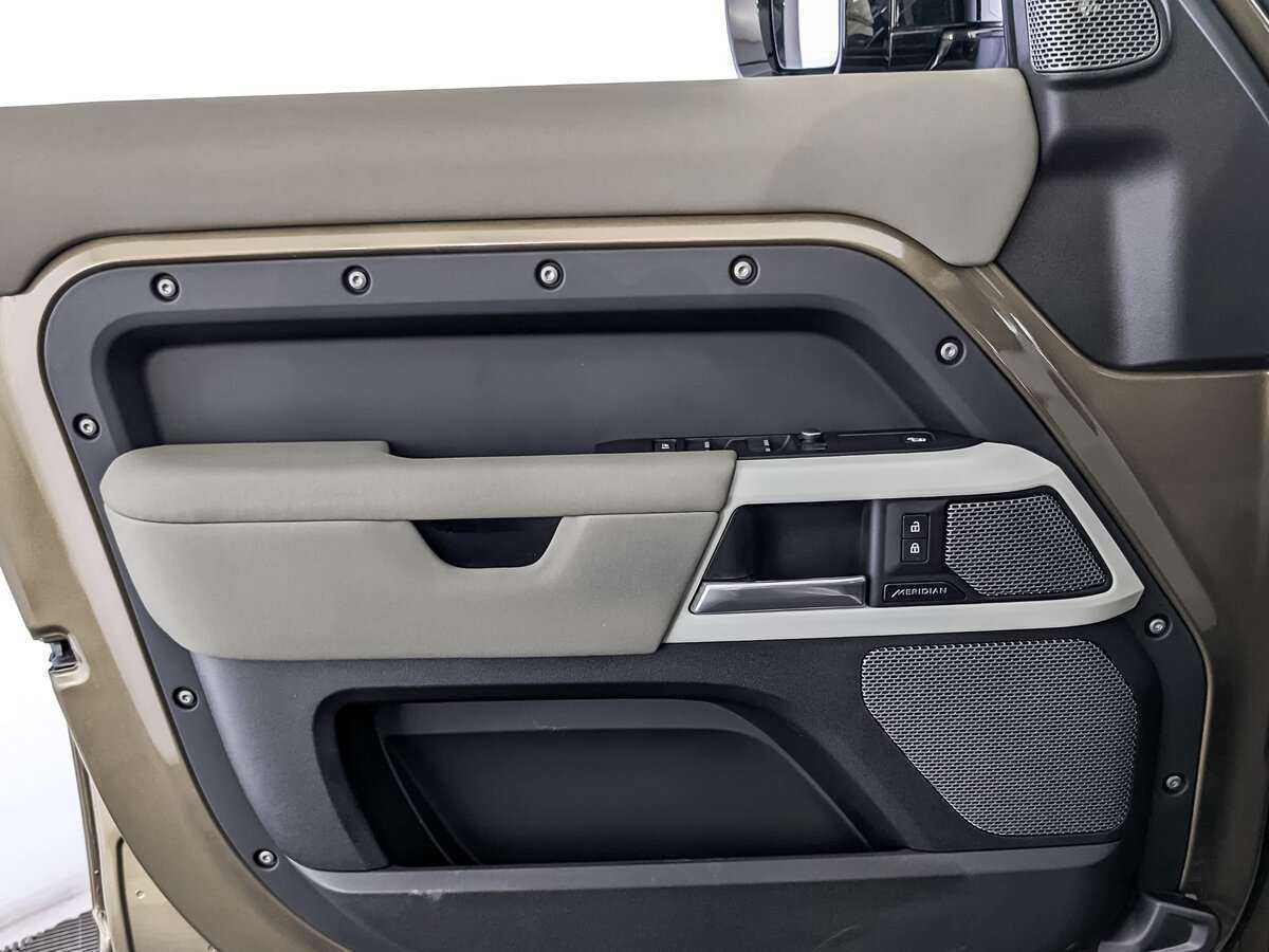 Купить Land Rover Defender 110, 2020, 73 000 км, фото №16