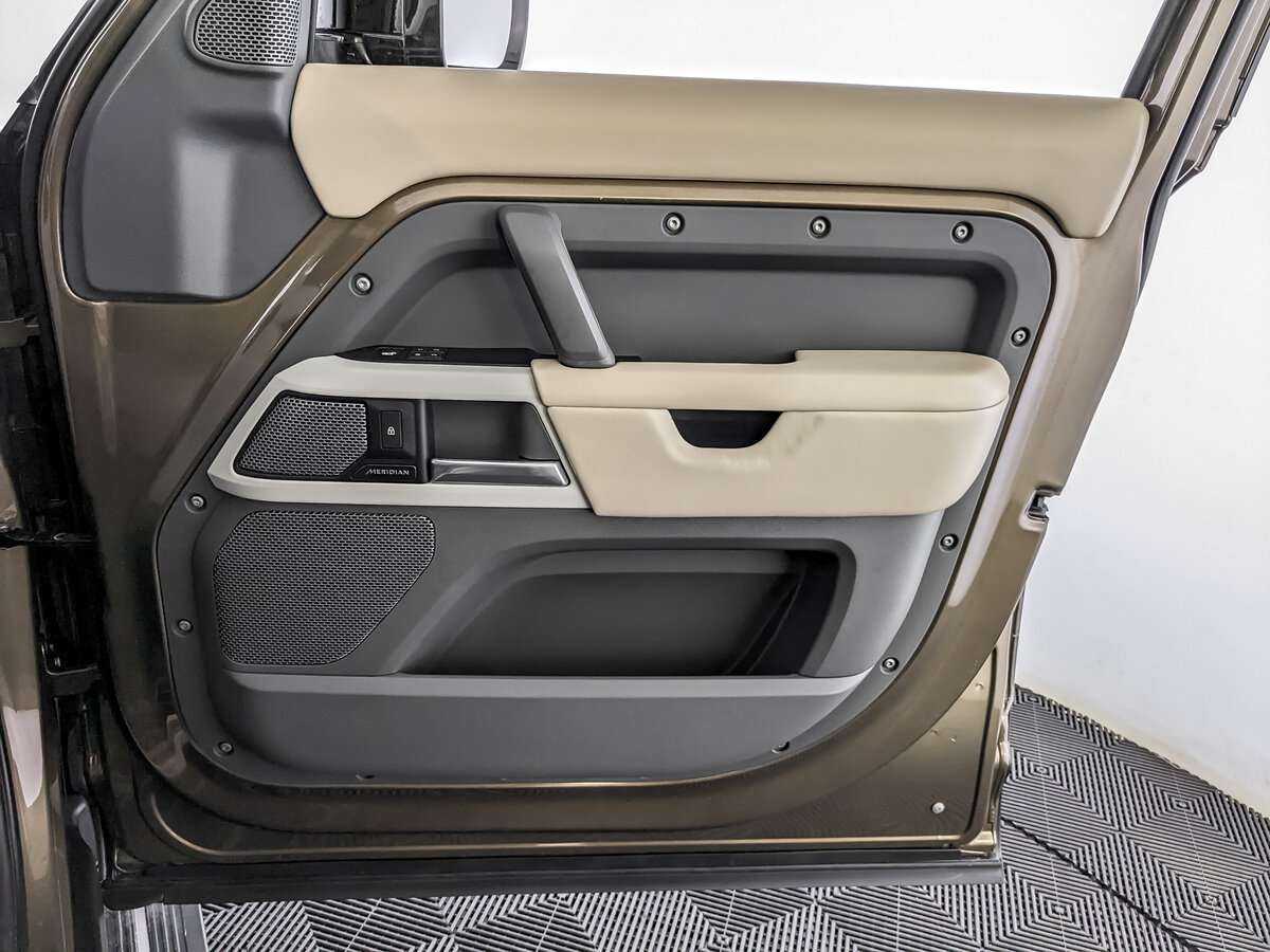 Купить Land Rover Defender 110, 2021, 75 671 км, фото №19