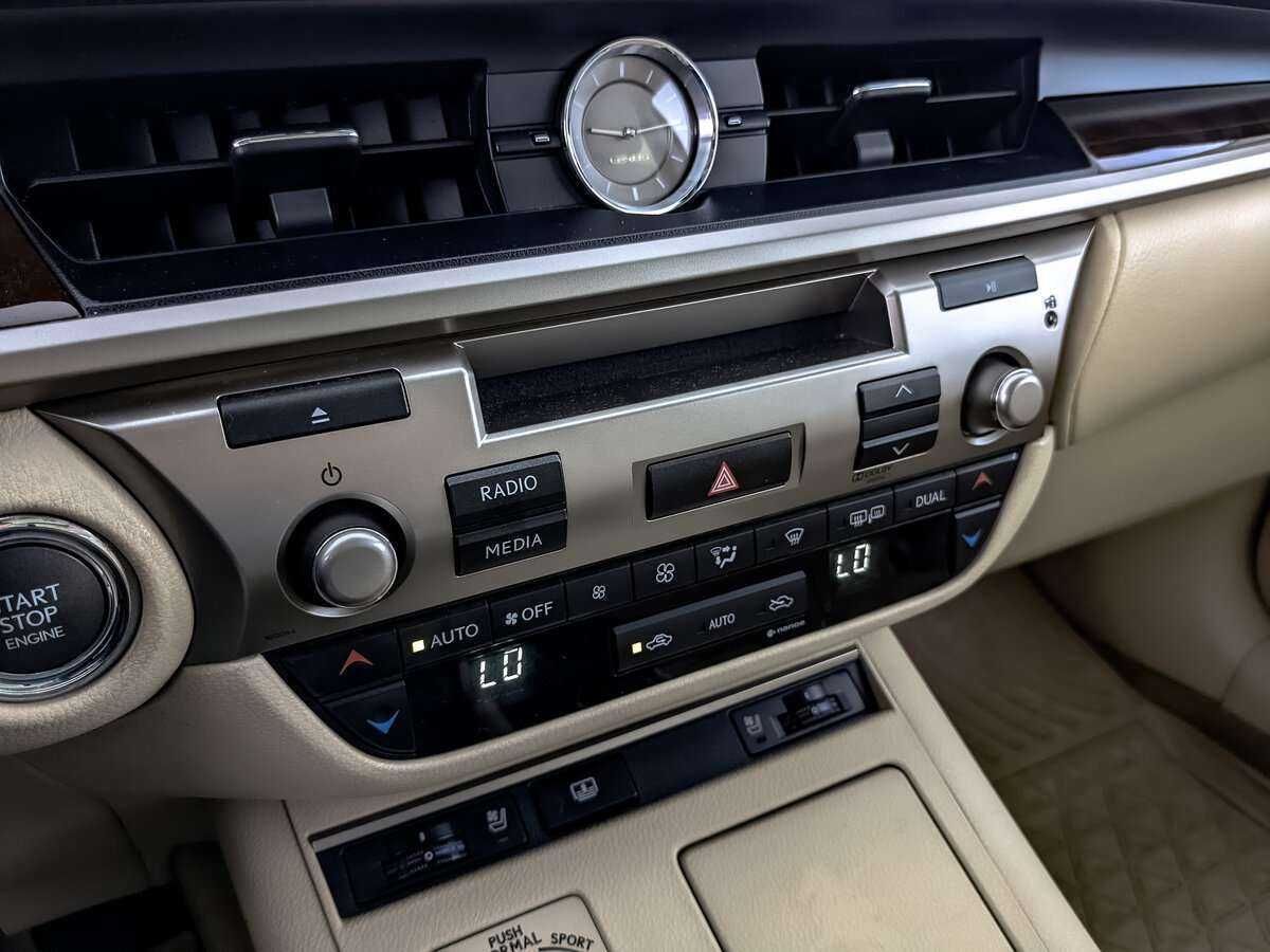 Купить Lexus ES 250, 2013, 141 000 км, фото №21