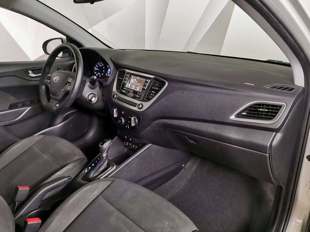 Купить Hyundai Solaris, 2017, 108 077 км, фото №9