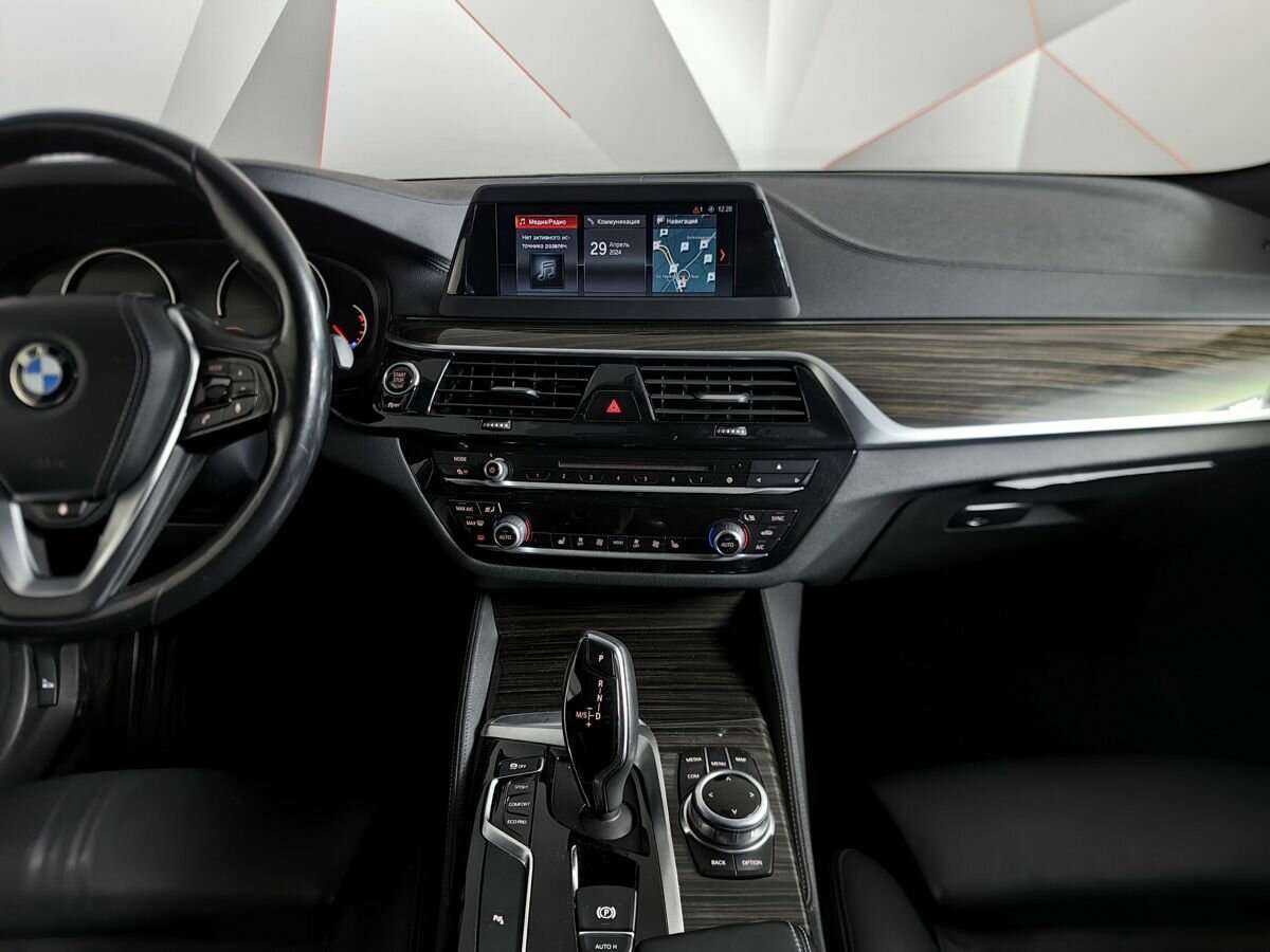 Купить BMW 5 серии 530i xDrive, 2017, 155 765 км, фото №8