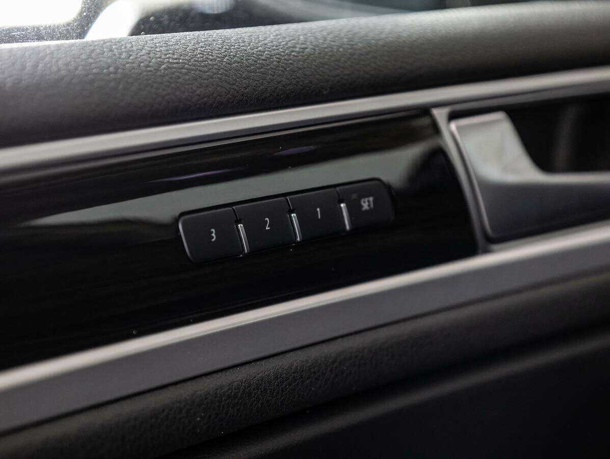 Купить Volkswagen Touareg, 2017, 120 471 км, фото №13