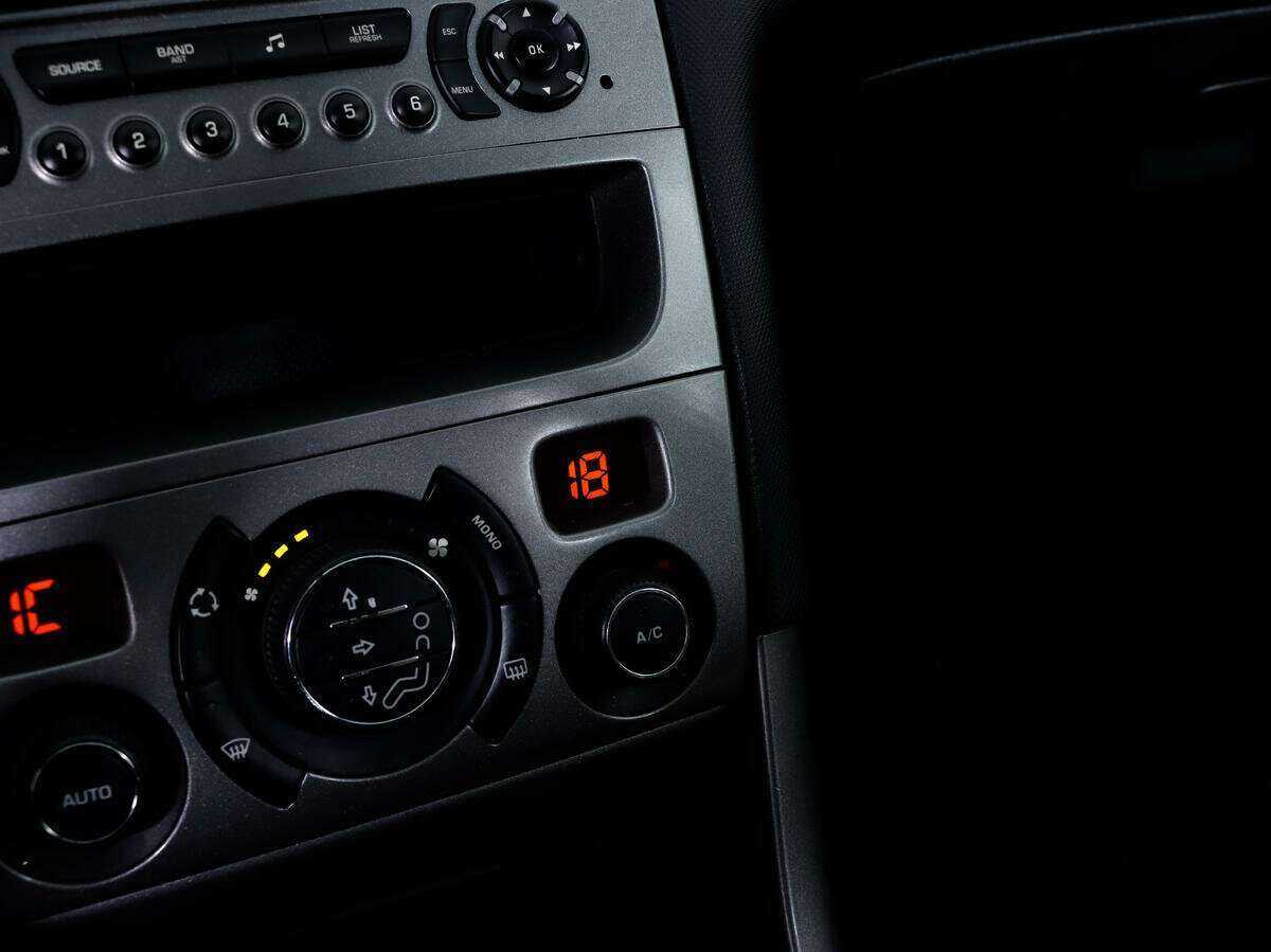 Купить Peugeot 308, 2008, 216 516 км, фото №12