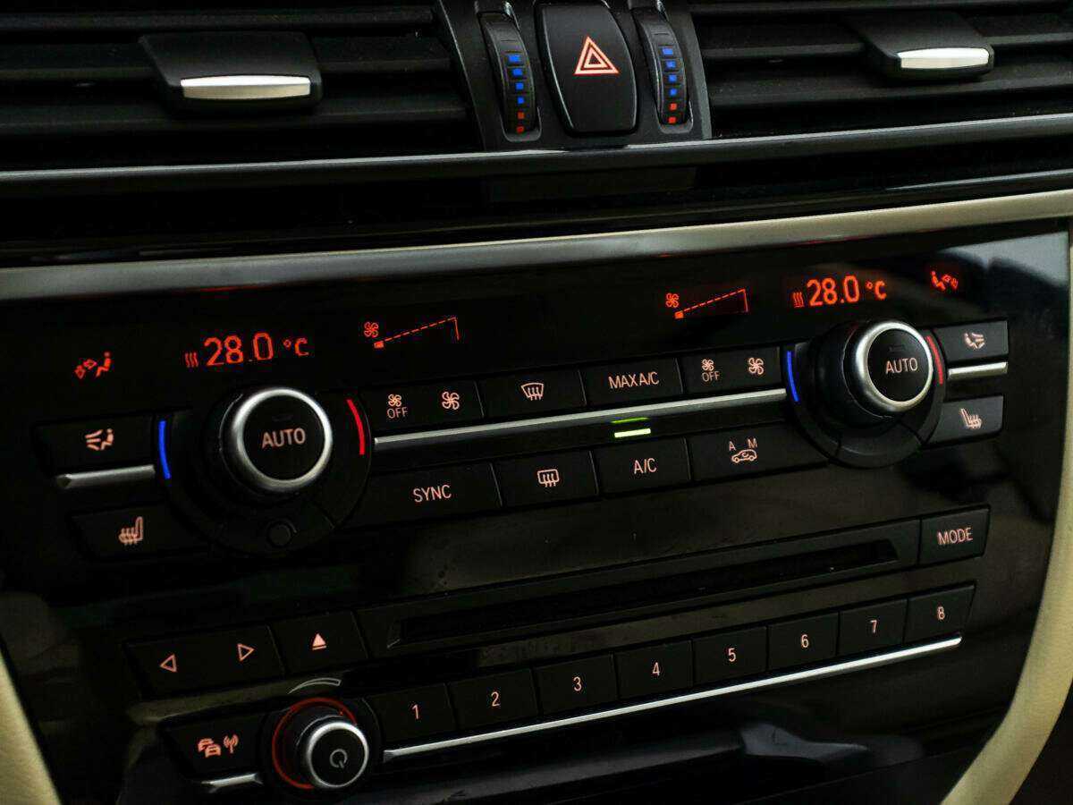 Купить BMW X5 35i, 2015, 105 127 км, фото №16