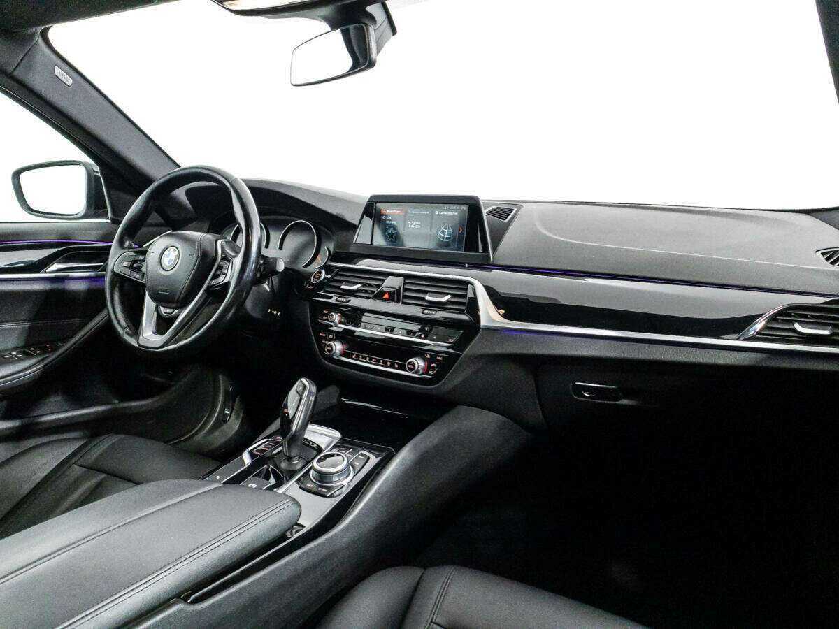 Купить BMW 5 серии 520d, 2017, 226 976 км, фото №9
