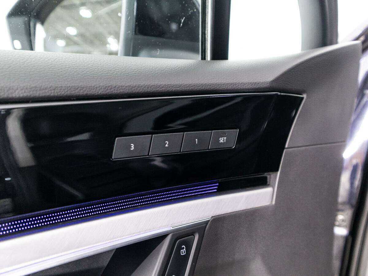 Купить Volkswagen Touareg, 2018, 180 315 км, фото №17