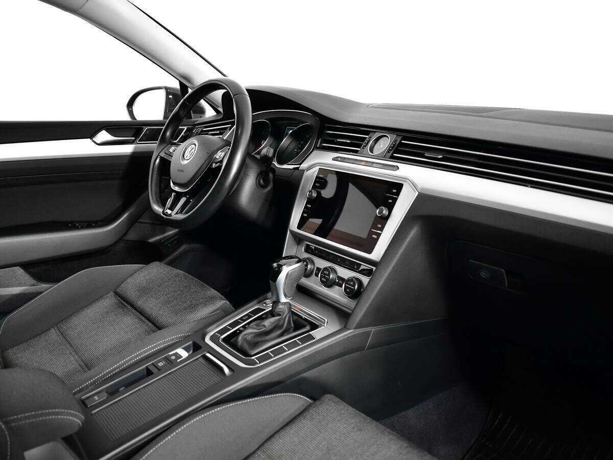 Купить Volkswagen Passat DSG7, 2018, 134 790 км, фото №9