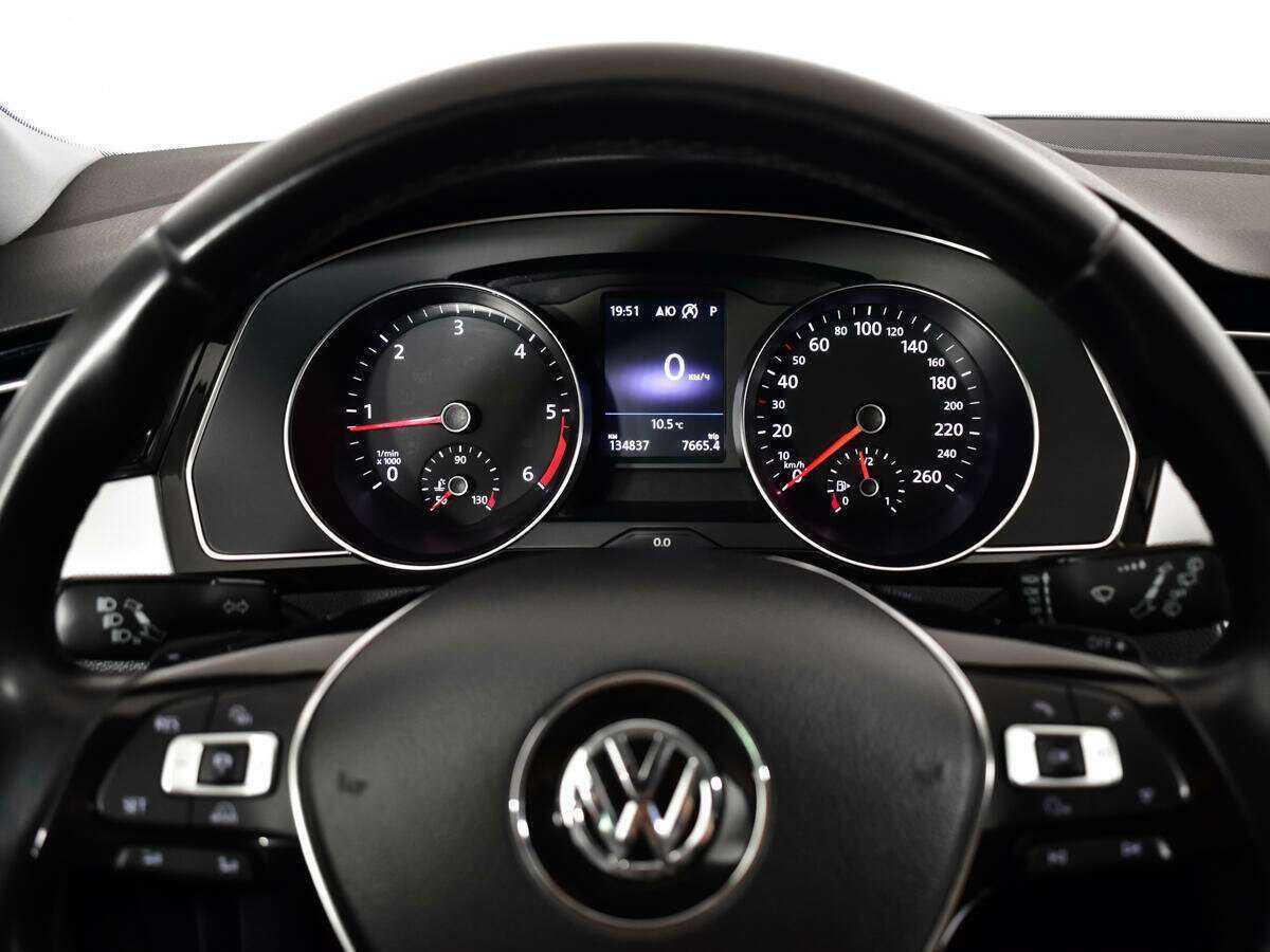 Купить Volkswagen Passat DSG7, 2018, 134 790 км, фото №11