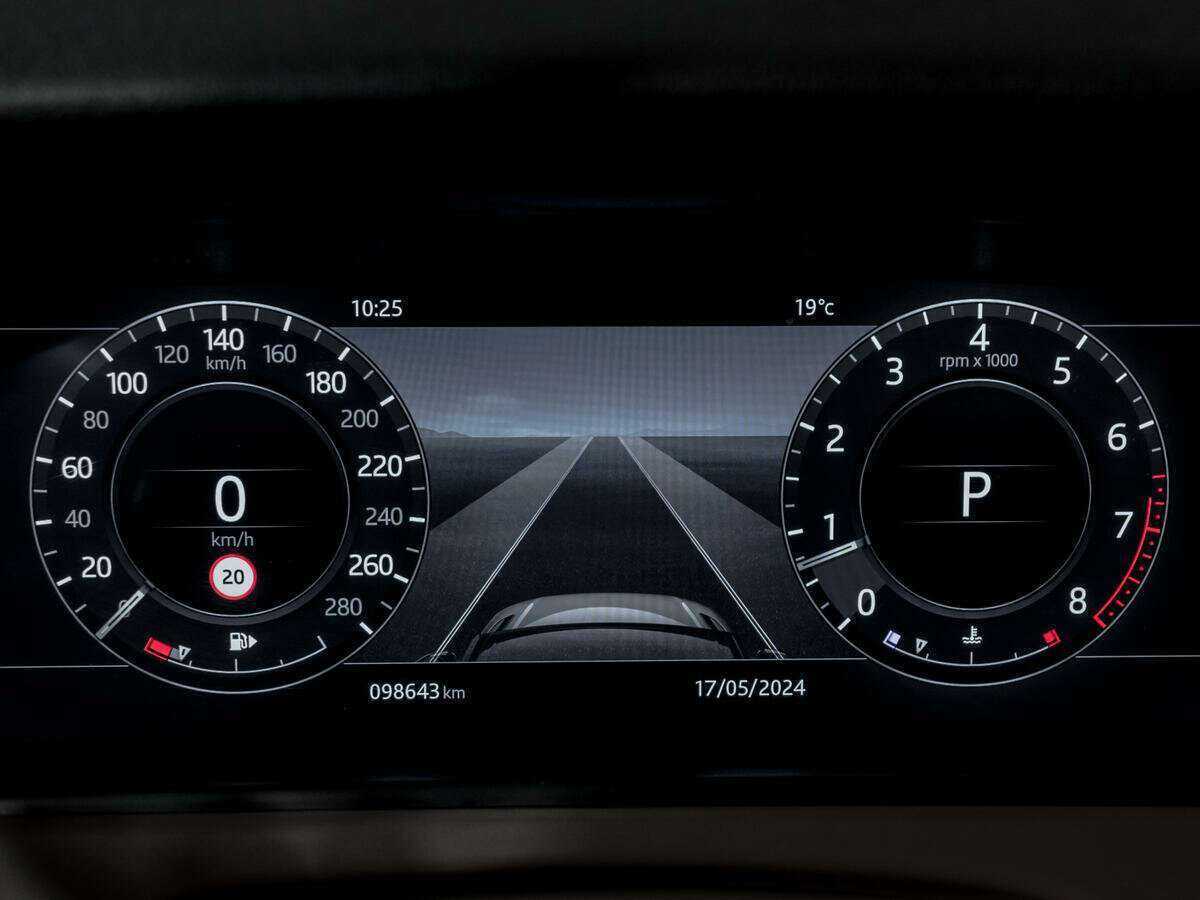 Купить Land Rover Range Rover Velar, 2017, 99 350 км, фото №11