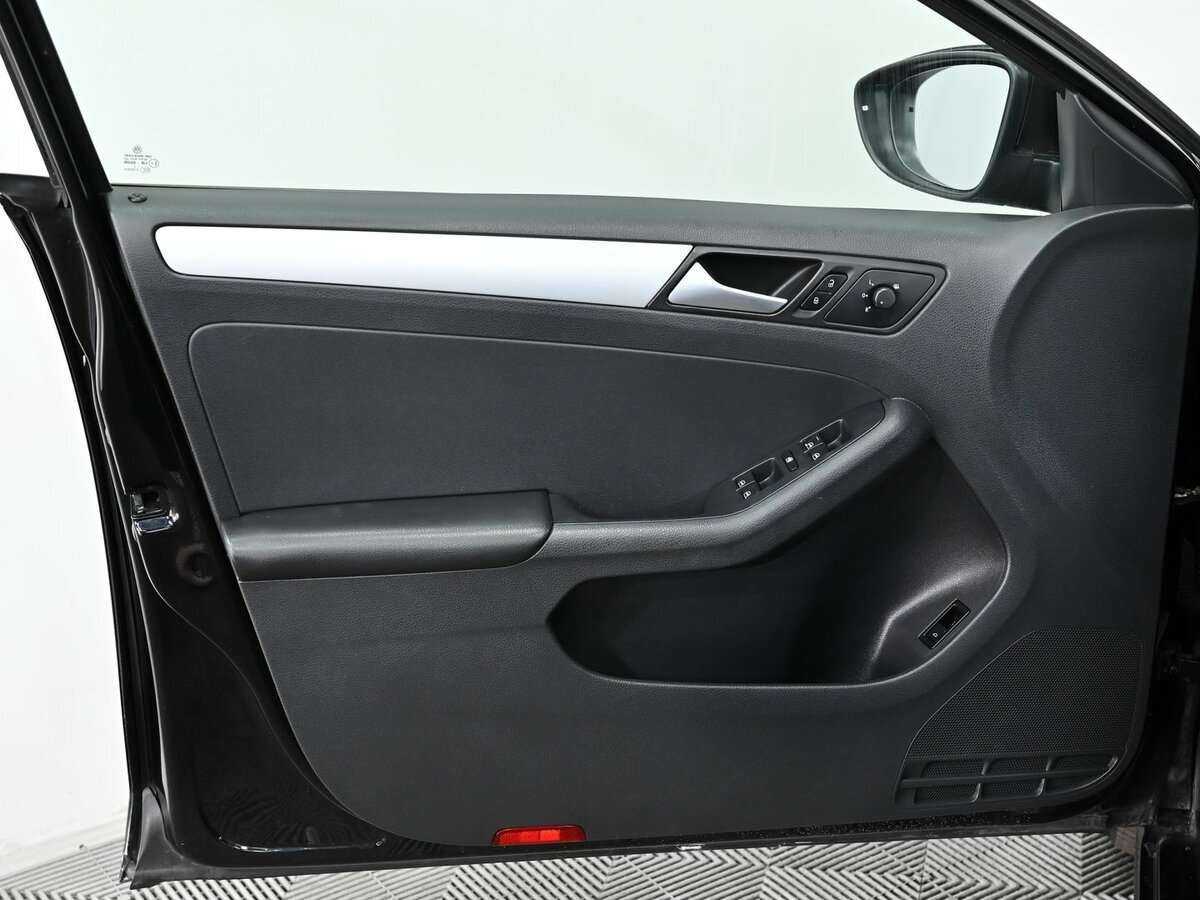 Купить Volkswagen Jetta, 2012, 139 000 км, фото №9