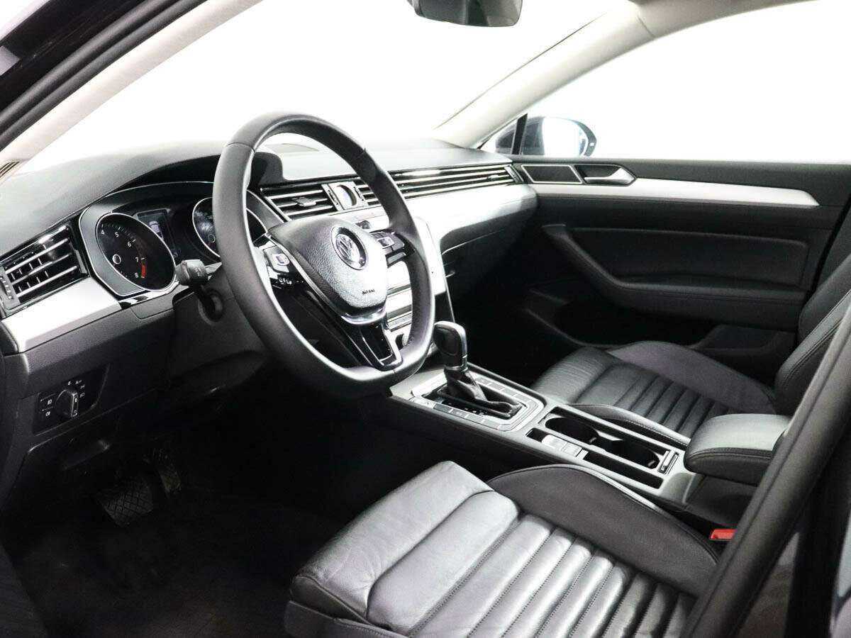 Купить Volkswagen Passat, 2017, 181 000 км, фото №8