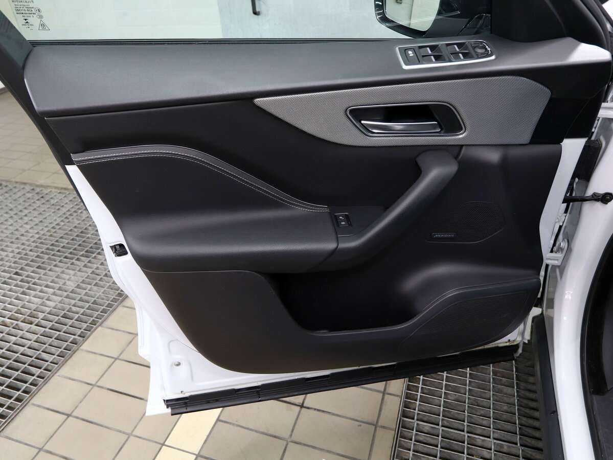 Купить Jaguar F-Pace, 2017, 61 000 км, фото №8